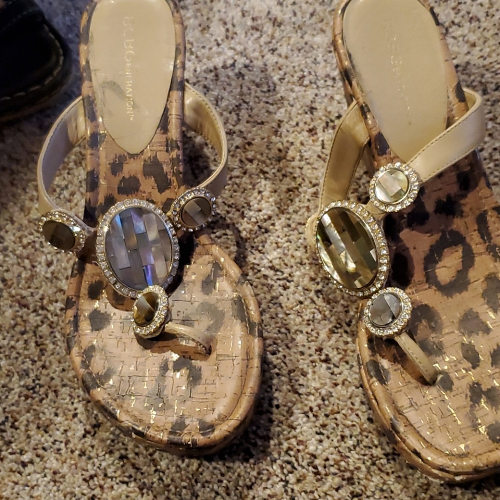 🎁 BCBG sandals
